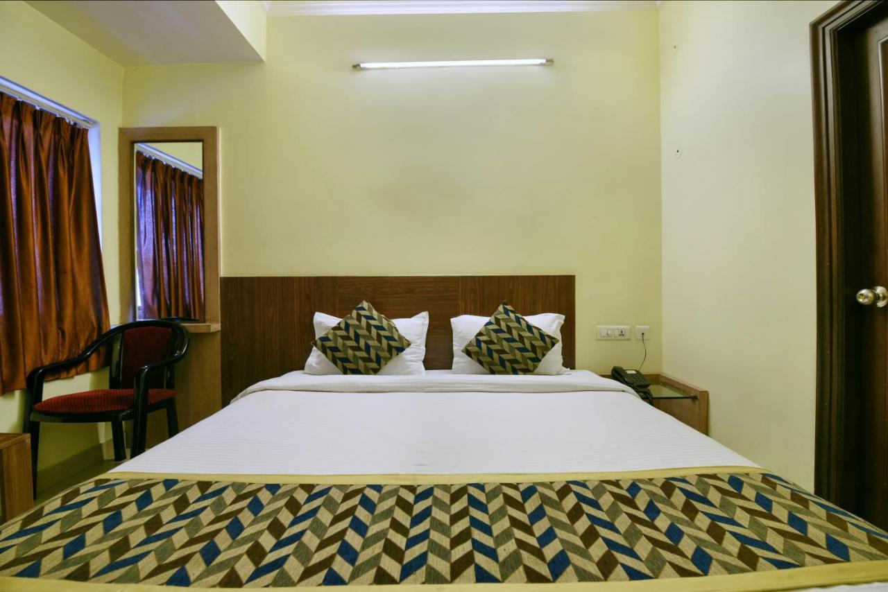 Oyo 2289 Hotel Radha Palace Kukas Ngoại thất bức ảnh